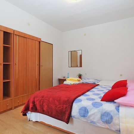 Apartment Vladimira 1569 Pula Exteriör bild