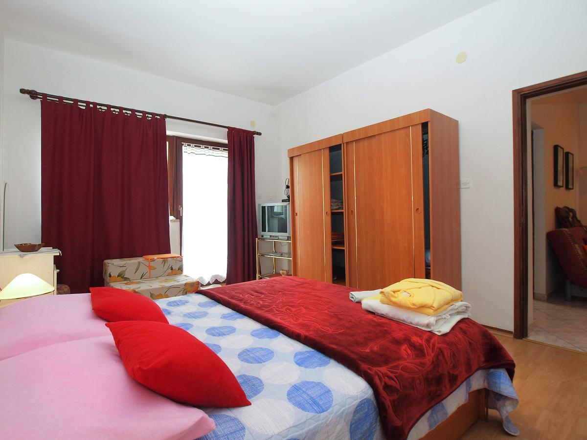 Apartment Vladimira 1569 Pula Exteriör bild