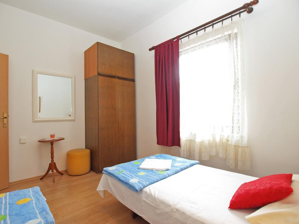 Apartment Vladimira 1569 Pula Exteriör bild