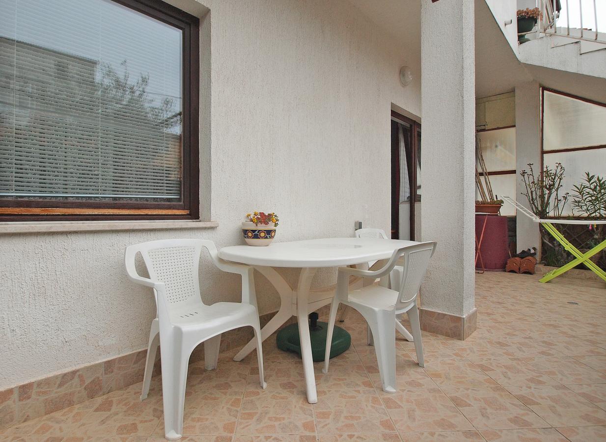 Apartment Vladimira 1569 Pula Exteriör bild