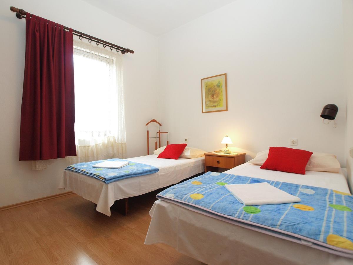 Apartment Vladimira 1569 Pula Exteriör bild