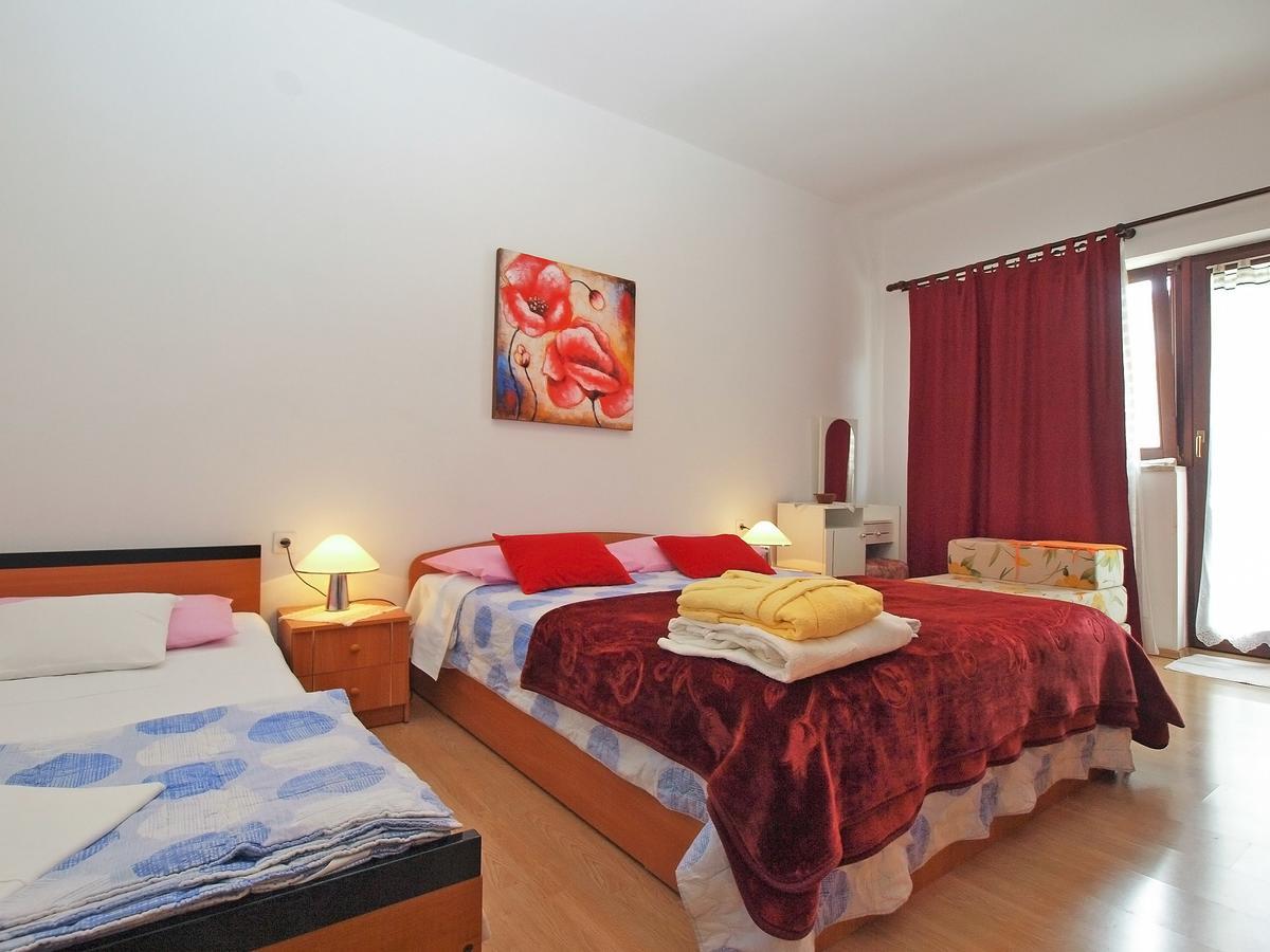 Apartment Vladimira 1569 Pula Exteriör bild